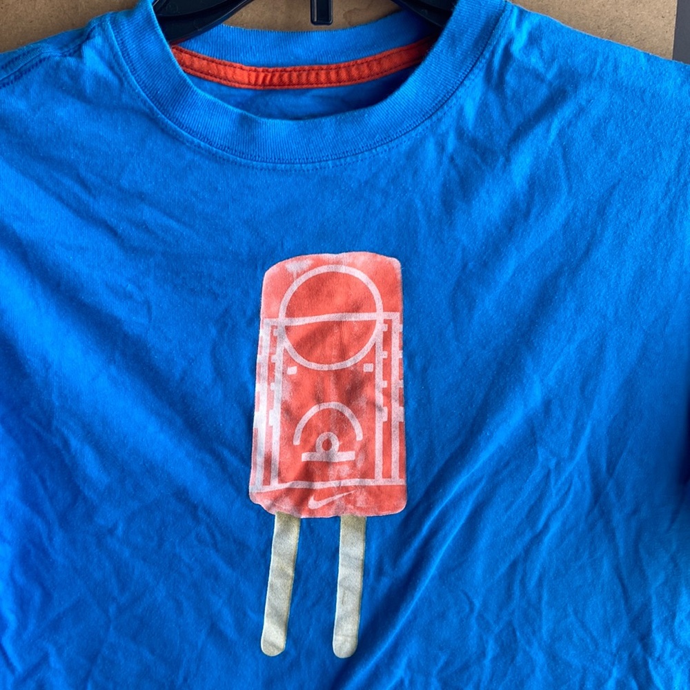 Nike Kids Popsicle Basketball Court t-shirt. XL